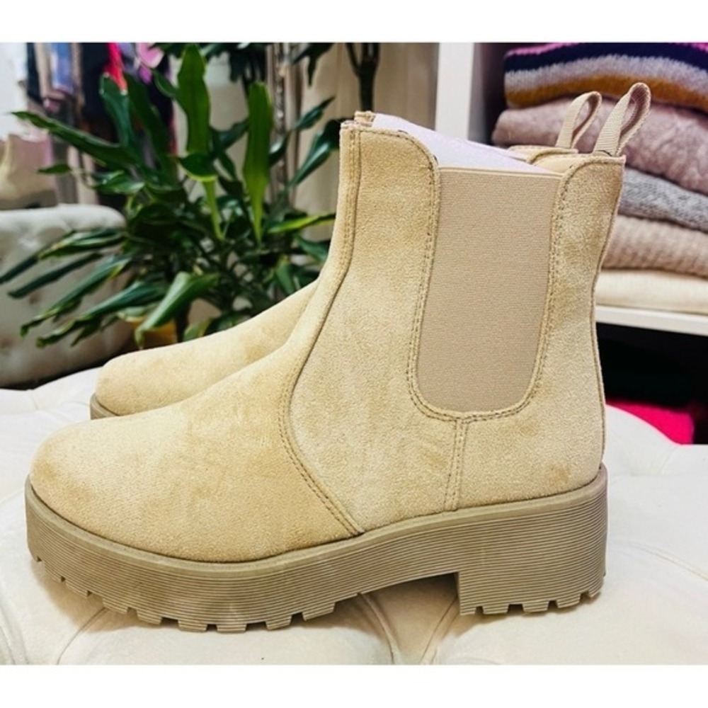 NEW Tan Suede Platform Lug Sole Chelsea Ankle Boots Women Size 8